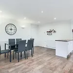 New Cross Apartment By Emerald